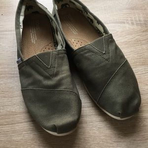Toms classics olive green men’s 11